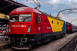 vagon deraiat in depoul bucuresti calatori cfr anunta intarzieri masive si blocaje in trafic 698ed77288894