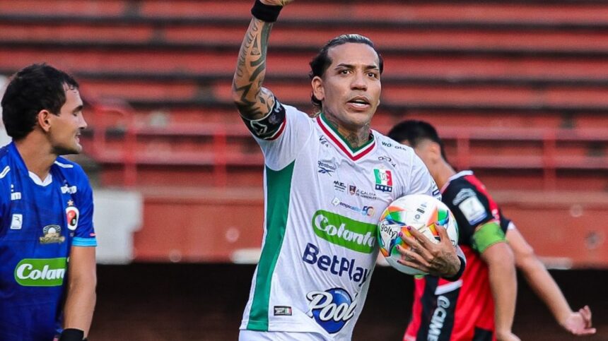 video dayro moreno isi sporeste propria legenda cu un gol senzational in noroi si cu un pic de ajutor de la adversar 6981c57050042