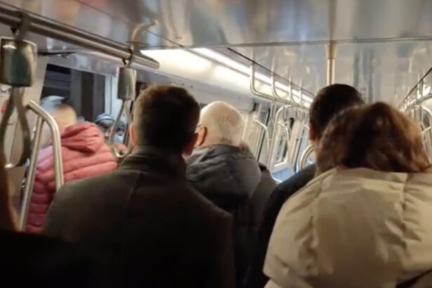 video probleme la metrou un tren s a defectat la statia constantin brancoveanu si a fost retras din circulatie 699da42cda8d2