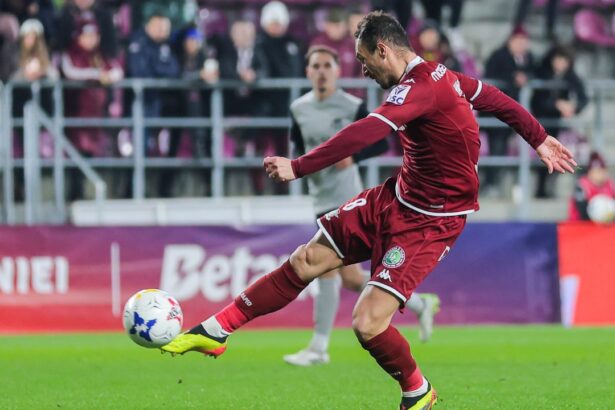 video situatie critica pentru fostul rapidist florent hasani protest inedit in turcia din cauza restantelor financiare 698086e868197