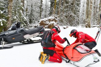 zeci de persoane au fost salvate de pe munte15 dintre ele au fost ranite si transportate la spital in ultimele 24 de ore 698c2547caba7