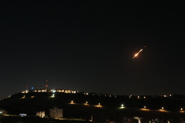 a cincea zi de razboi orientul mijlociu alerta de securitate crescuta si evacuari masive in cipru atacuri in arabia saudita si liban 69a7c23787b8e