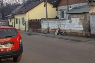 alunecare de teren in slatina 25 de persoane relocate printre care si 9 copii doua locuinte afectate 69a7cdca4fa0b