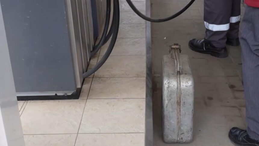 benzinariile din moldova luate cu asalt preturile carburantilor au explodat dupa anuntul ca rezervele sunt suficiente pentru doar 20 de zile 69a97cd475fb5