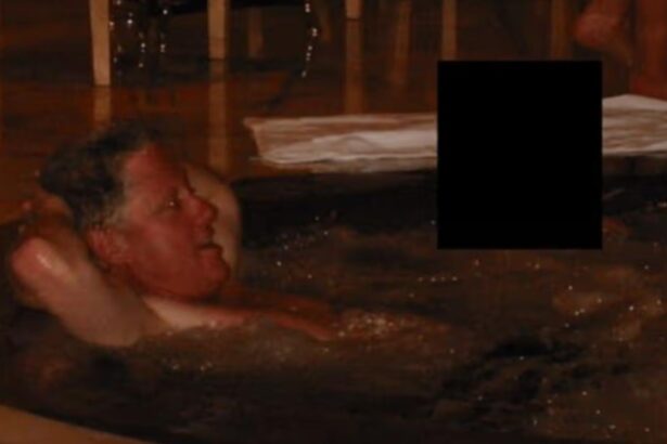 bill clinton rupe tacerea despre fotografia din piscina lui epstein nu stiam ca a fost facuta 69a6f78d3ce22