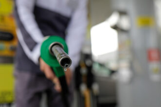 distribuitorii de carburanti avertizeaza guvernul plafonarea adaosului la 50 poate bloca piata si nu scade preturile la pompa 69c3f00a40611