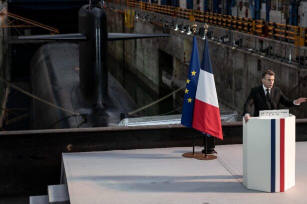 in plina criza globala franta isi revizuieste doctrina nucleara emmanuel macon europa trebuie sa si asume securitatea nucleara 69a6895d38e7e