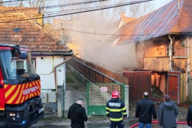 incendiu de proportii intr o gospodarie din odorheiu secuiesc proprietara si un pompier au avut nevoie de ingrijiri medicale 69a71a72ee18a