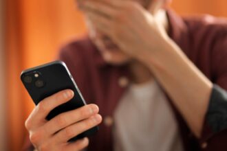 noua metoda prin care escrocii incearca sa fure banii romanilor ce le spun la telefon ca sa ii convinga 69a53fd8a3642