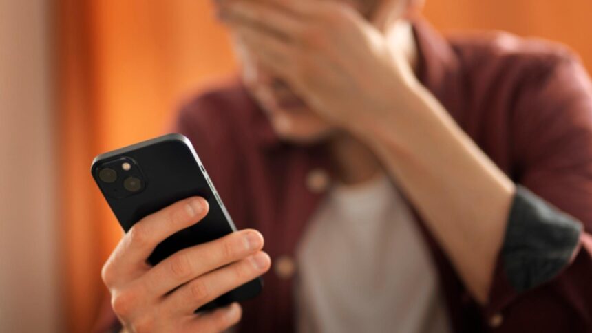 noua metoda prin care escrocii incearca sa fure banii romanilor ce le spun la telefon ca sa ii convinga 69a53fd8a3642