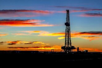 pretul petrolului a explodat luni dimineata pe fondul escaladarii conflictului din orientul mijlociu progonoze sumbre privind pretul carburantilor 69a53666a067e