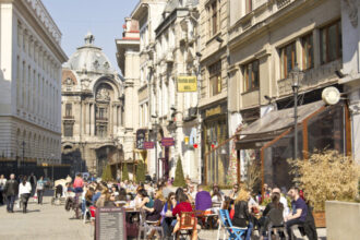 primaria capitalei verifica terasele ilegale din centrul bucurestiului 15 dispozitii de desfiintare au fost deja semnate 69aeb29ee257b