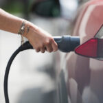 scumpirea petrolului si gazelor impinge europa spre energie verde creste cererea de panouri solare si masini electrice 69cb951e2d55a