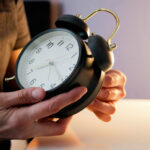 trecem la ora de vara 2026 cum se modifica ceasurile in aceasta noapte si ce presupune schimbarea 69c8a7b503382