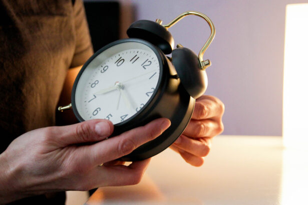 trecem la ora de vara 2026 cum se modifica ceasurile in aceasta noapte si ce presupune schimbarea 69c8a7b503382