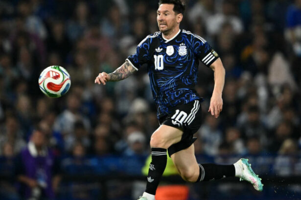 video adevaratul meci s a jucat la vestiar fotbalistii din mauritania s au batut pe tricoul lui messi 69c97557e15c6