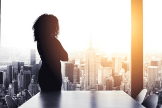 video patru din zece functii de conducere in romania sunt ocupate de femei ce le diferentiaza de barbatii lideri sunt mai intelegatoare 69afd5365ff9f