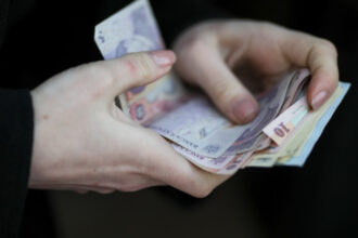 cat este indemnizatia de handicap in 2026 ce sume primesc beneficiarii adulti in functie de gradul de dizabilitate 69e1b31e27757