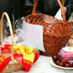 ce alimente se impart in prima zi de paste produsele care nu trebuie sa lipseasca din pachetele de pomana si de pe masa de inviere 69db1a5c6d0eb