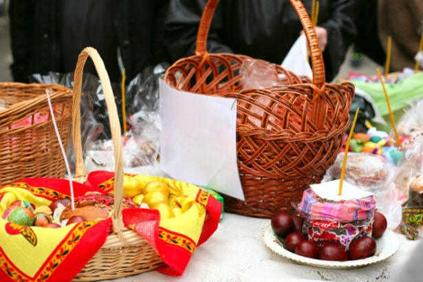 ce alimente se impart in prima zi de paste produsele care nu trebuie sa lipseasca din pachetele de pomana si de pe masa de inviere 69db1a5c6d0eb