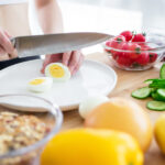 ce faci cu mancarea ramasa de la masa de paste bucatarii explica cum transformi rapid ouale si friptura de miel in retete noi 69e454d48b599