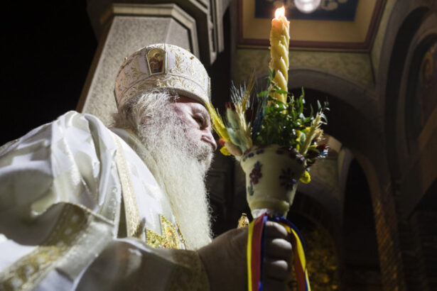 ce semnifica lumina sfanta din noaptea de inviere ce trebuie sa stie credinciosii daca se stinge lumanarea in drum spre casa 69da1c2ad4848