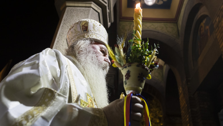 ce semnifica lumina sfanta din noaptea de inviere ce trebuie sa stie credinciosii daca se stinge lumanarea in drum spre casa 69da1c2ad4848