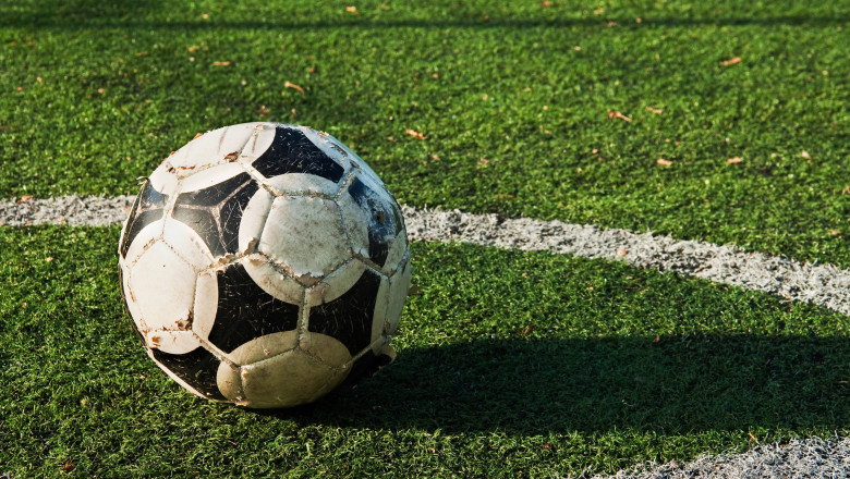 cercetatorii britanici propun modificarea mingilor de fotbal pentru a combate problema impactului loviturilor cu capul 69ea48beeee83