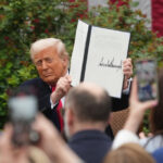 donald trump impune taxe vamale de pana la 100 pentru medicamente si modifica tarifele pentru metale 69cf82818c9c6