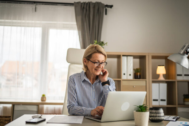 drepturile angajatilor care lucreaza de sarbatori legale cum sunt platiti si cand primesc zile libere potrivit legi 69d885593ee49