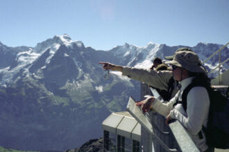 elvetia vrea sa i invete pe turisti obiceiurile elvetiene pentru a fi armonie intre vizitatori si localnici 69e30534be50e