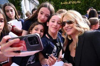 galerie foto nadia ravasitoare la oscarurile sportului a aparut la brat cu sotul ei si a fost premiata in aplauzele tuturor 69e7245849790