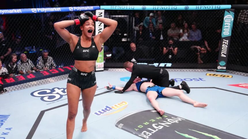 galerie foto scene ingrozitoare in ufc o luptatoare facuta ko cu un genunchi in figura salvata de arbitru 69d3b22fbd702