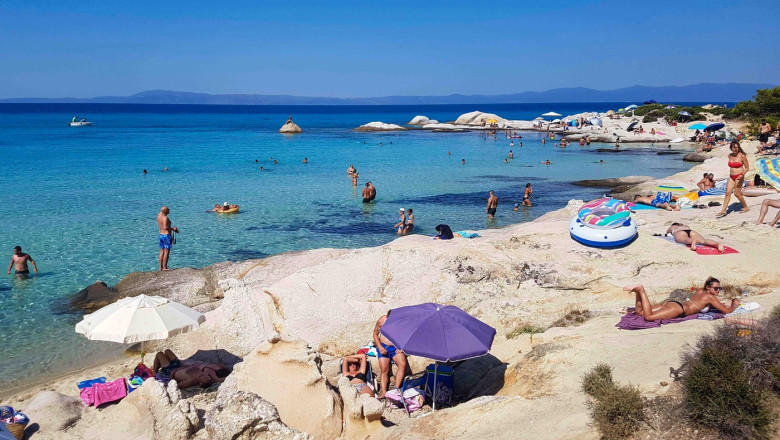 grecia interzice inchirierea de sezlonguri si umbrele pe sute de plaje 69ee08ae8439d