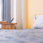 mentalitatea pijamalelor e periculoasa cum poate singuratatea muncii de acasa sa afecteze sanatatea mintala 69dc6bca13a12