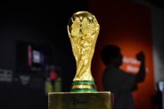 motivul ireal pentru care un fotbalist de 80 000 000e poate vedea mondialul la televizor 69cf69494df8d