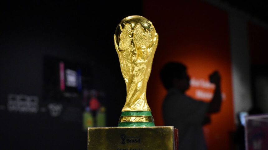 motivul ireal pentru care un fotbalist de 80 000 000e poate vedea mondialul la televizor 69cf69494df8d