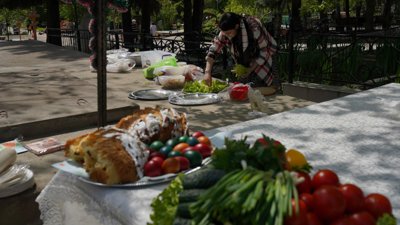 pastele blajinilor 2026 ce trebuie sa faci pentru sufletele celor adormiti obiceiuri respectate cu strictete in toata tara 69e5a79b75bf5