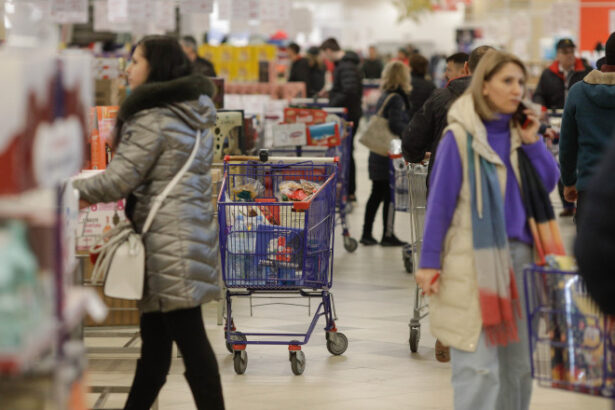 programul magazinelor de paste 2026 zilele in care supermarketurile sunt inchise singura locatie deschisa duminica 12 aprilie 69d725c74c1c0