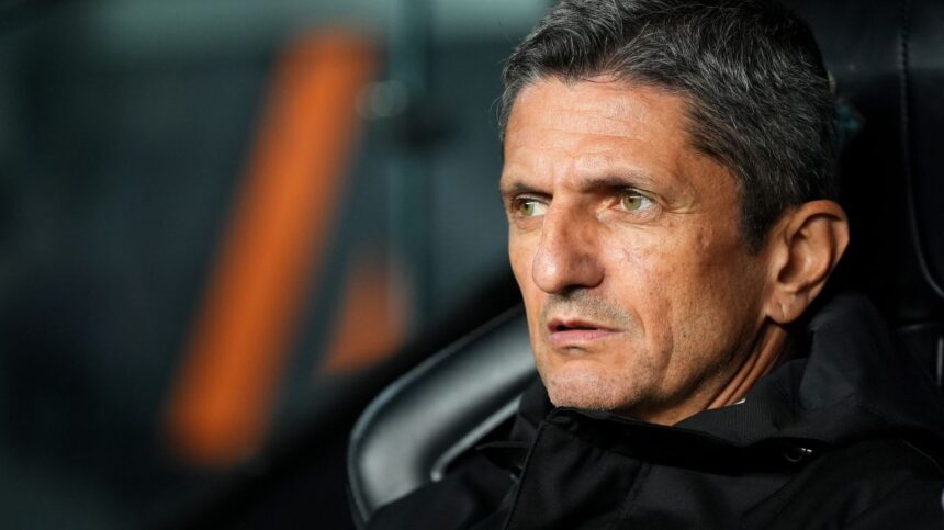 razvan lucescu a facut anuntul in grecia le a interzis sa vina in romania 69d655316d2cf