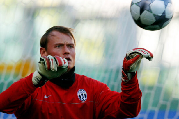 tragedie in fotbal alex manninger fost portar la arsenal si juventus mort la 48 de ani dupa ce masina sa a fost lovita de tren 69e253f89cf87