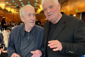 valentin ceausescu prezent la parastasul lui mircea lucescu s a fotografiat cu andone o zi care ne a ingenuncheat pe toti 69de38c0ce659