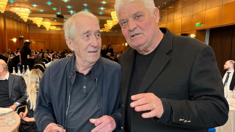 valentin ceausescu prezent la parastasul lui mircea lucescu s a fotografiat cu andone o zi care ne a ingenuncheat pe toti 69de38c0ce659