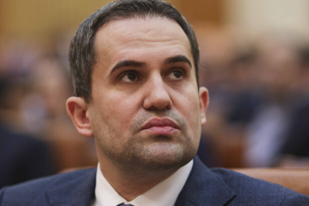 video ciprian serban nu mi se pare potrivit sa vinzi o companie de stat care functioneaza ce spune despre viitorul tarom 69efa2d6370c7