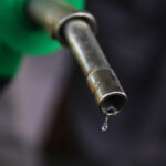 video preturile carburantilor continua sa scada in romania motorina a coborat sub 960 lei litru iar benzina se apropie de 870 lei 69da285c81f93