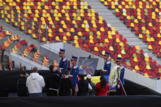 videofoto sicriul cu trupul lui mircea lucescu a fost depus la arena nationala cei care l au iubit pe il luce pot sa ii aduca un ultim omagiu 69d6cd5838eb6