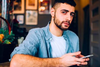 11 uncomfortable text messages from adult kids that mean theyre drifting away from their parents 6a14426c1ac5f