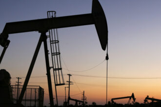 companiile care castiga miliarde de dolari de pe urma razboiului din iran patru sectoare cu profituri uriase si rapide 69feb25f78f42
