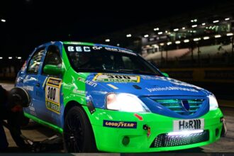 foto si video imagini virale max verstappen si o dacia logan au atras toate privirile la nurburgring 6a0db41d6d1bd