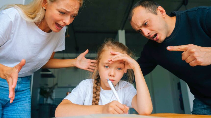 low quality parents rely on 11 toxic behaviors that affect their kids for life 6a17017e0ba07